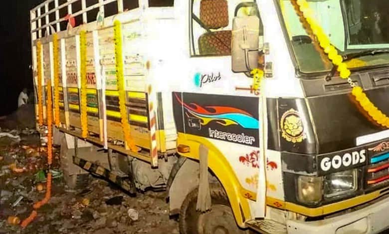 2 die as truck on way to Durga idol immersion falls on people
