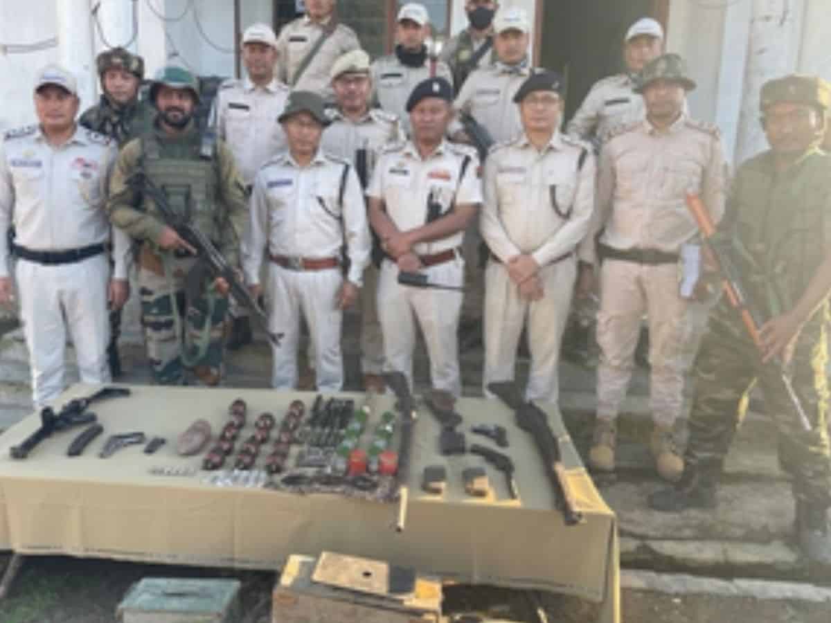 2 looted weapons, large cache of ammunition recovered