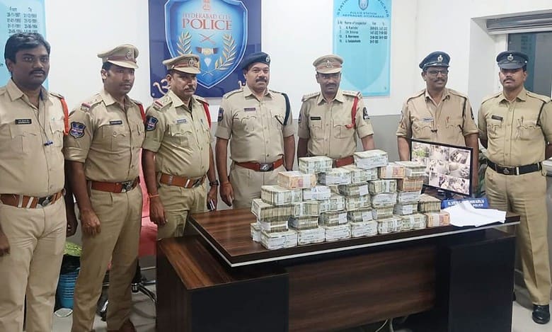 Hyderabad: 2 nabbed with Rs 1.78 crore cash during vehicle check