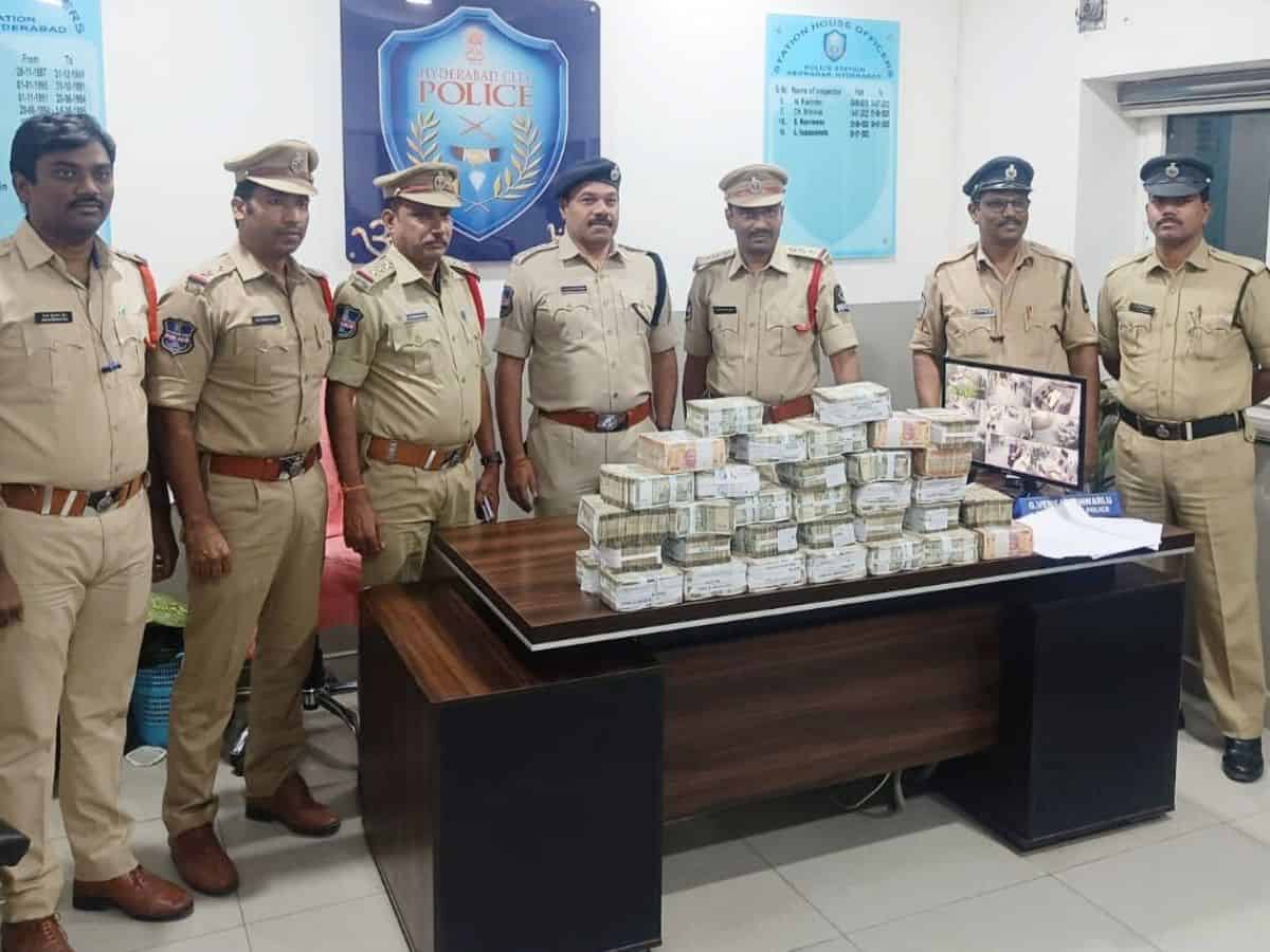 Hyderabad: 2 nabbed with Rs 1.78 crore cash during vehicle check