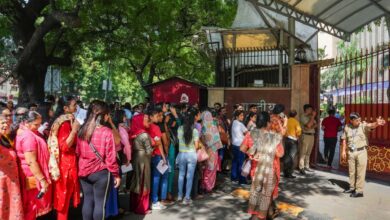 People queue up at RBI offices to exchange Rs 2,000 notes