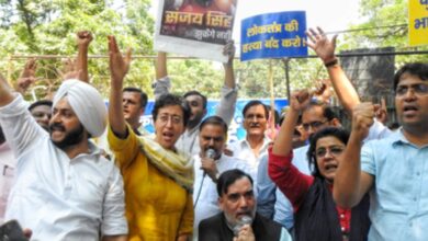 AAP protests against Sanjay singh's arrest