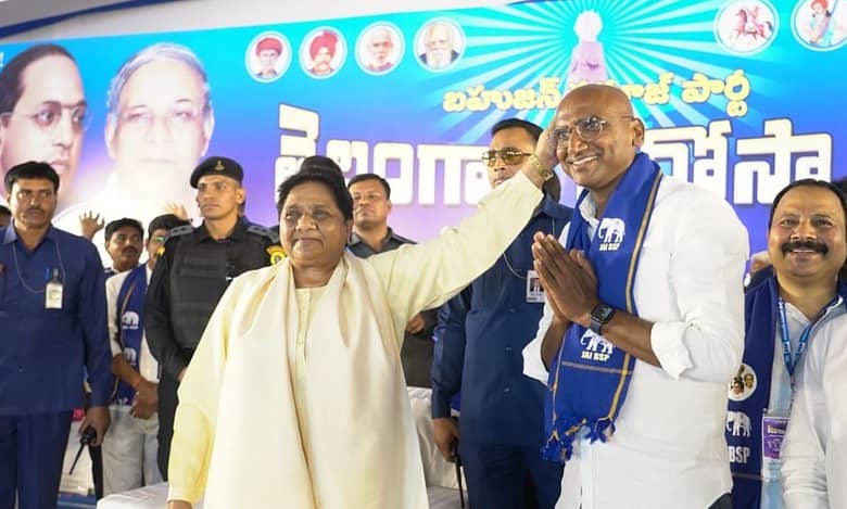 Telangana BSP promises smartphones, washing machines for women workers