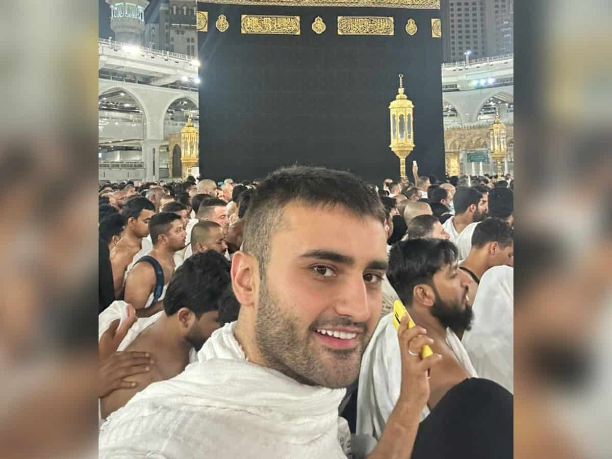 CZN Burak performs Umrah with his mother, shares pics & request followers..