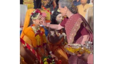 Congress party leader SOnia Gandhi at Red Fort on Dussehra