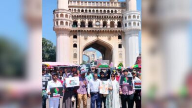 Hyderbad: Flash Protest at Charminar in support of Gaza