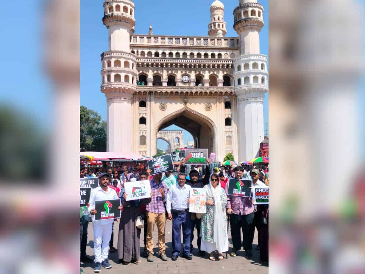 Hyderbad: Flash Protest at Charminar in support of Gaza