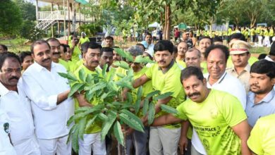 BRS leader gives Rs 15L for Botanical Garden development in Hyderabad
