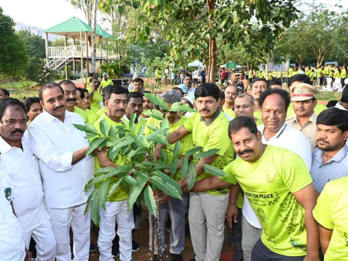 BRS leader gives Rs 15L for Botanical Garden development in Hyderabad