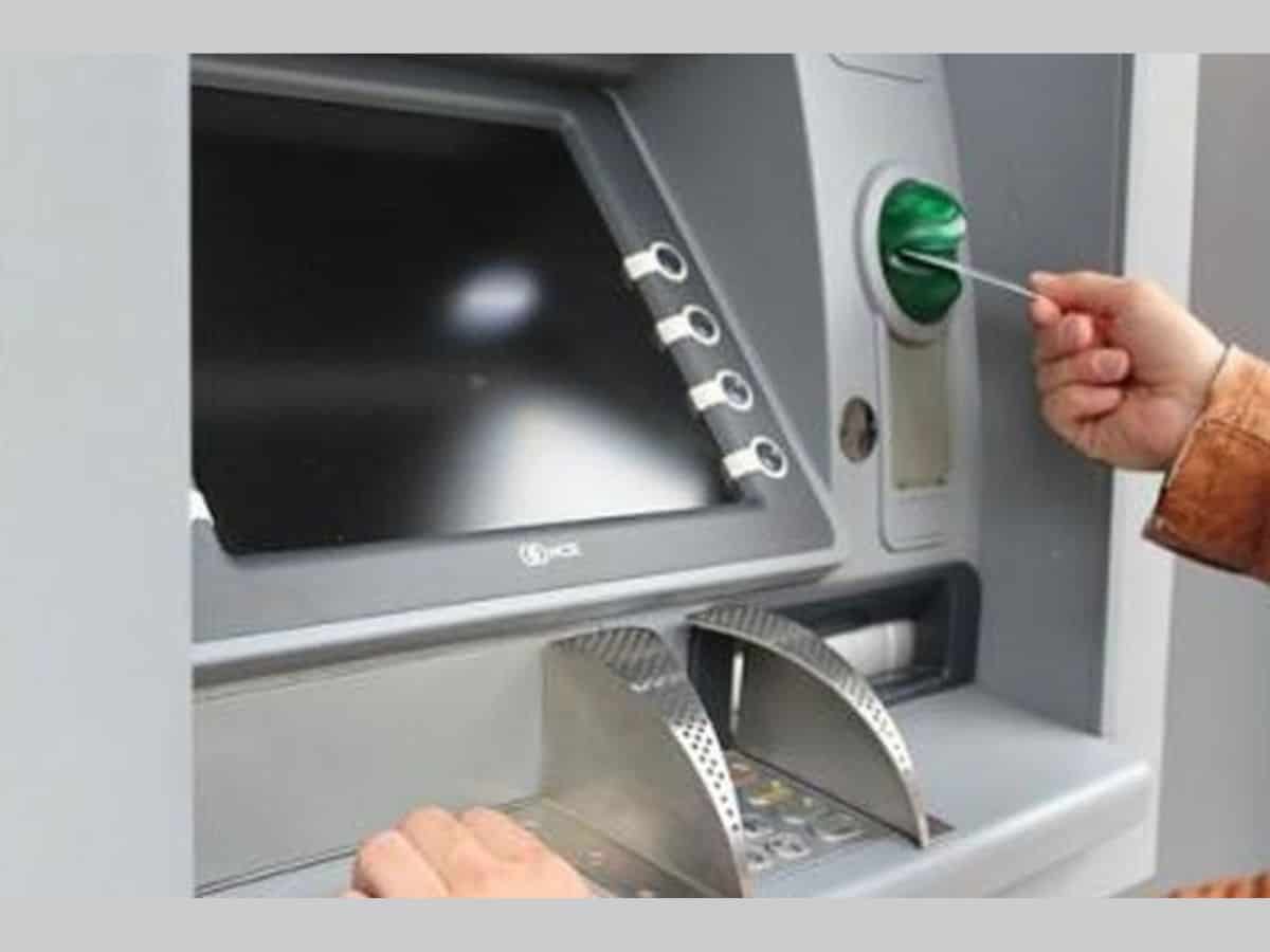 Telangana: Burglars try to steal ATM in Nizamabad
