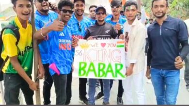 Watch: Hyderabad fans throng RGIC in blue jerseys to support Babar Azam