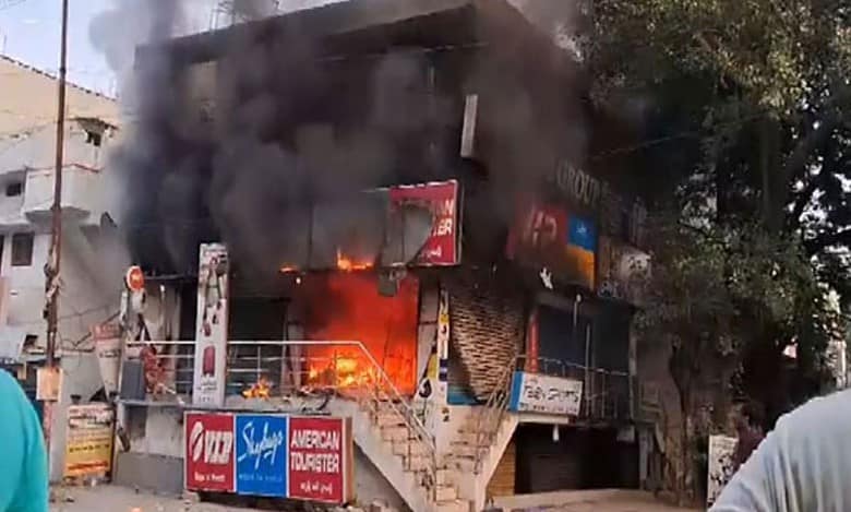 Hyderabad: Fire breaks out at shop in Vanasthalipuram, no casualties