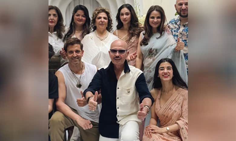 Hrithik celebrates Pinkie Roshan's birthday with Saba Azad, Rakesh Roshan