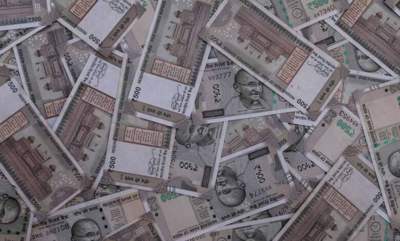 Indian Rupee falls 8 paise against US dollar
