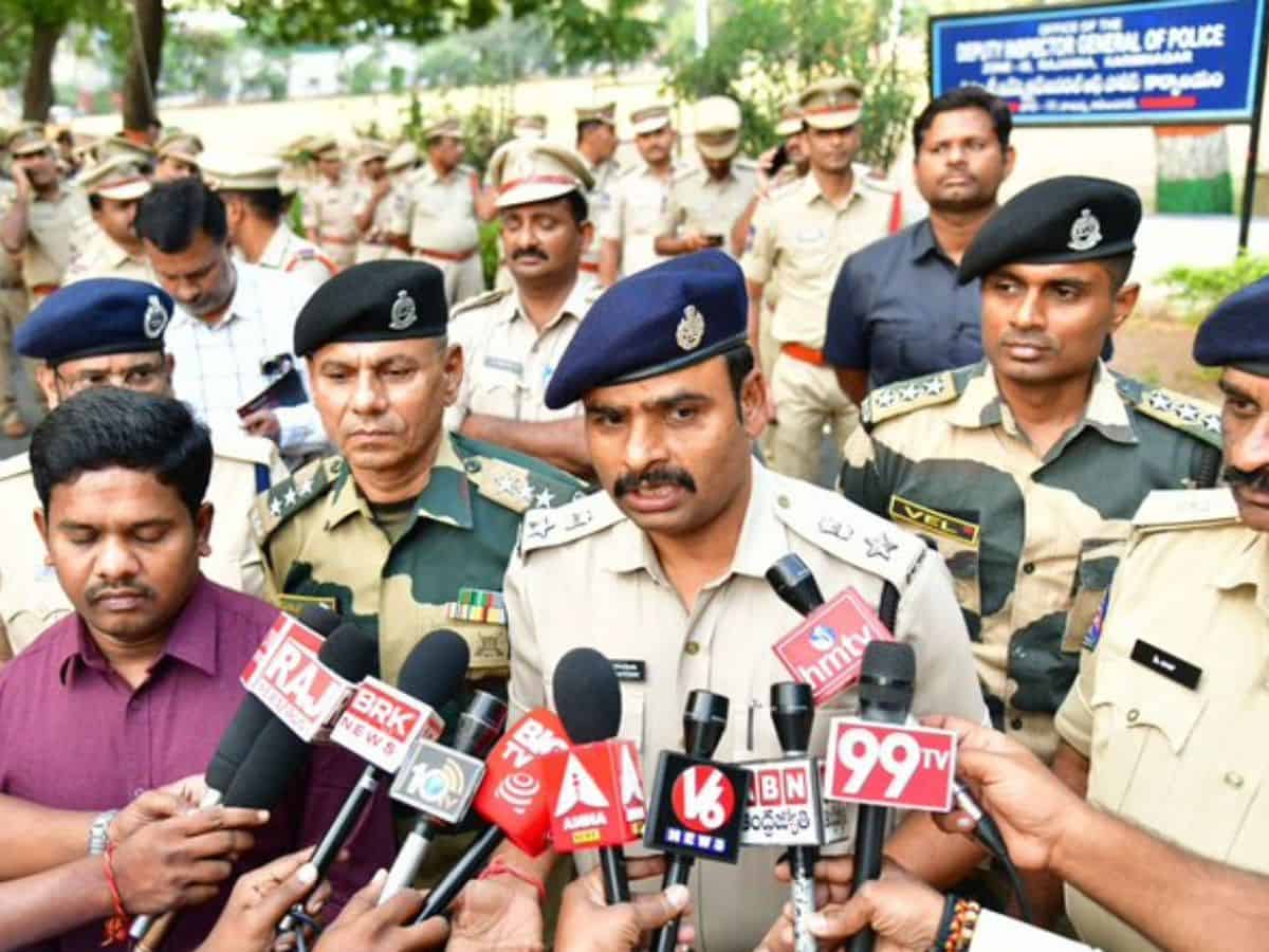 Telangana polls: Karimnagar Collector, Police Commissioner transferred