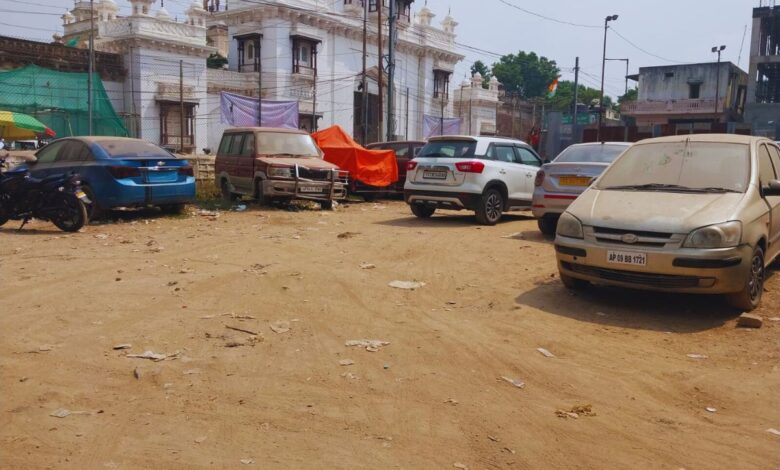 Hyderabad: Khilwat playground now a parking lot, dumping yard