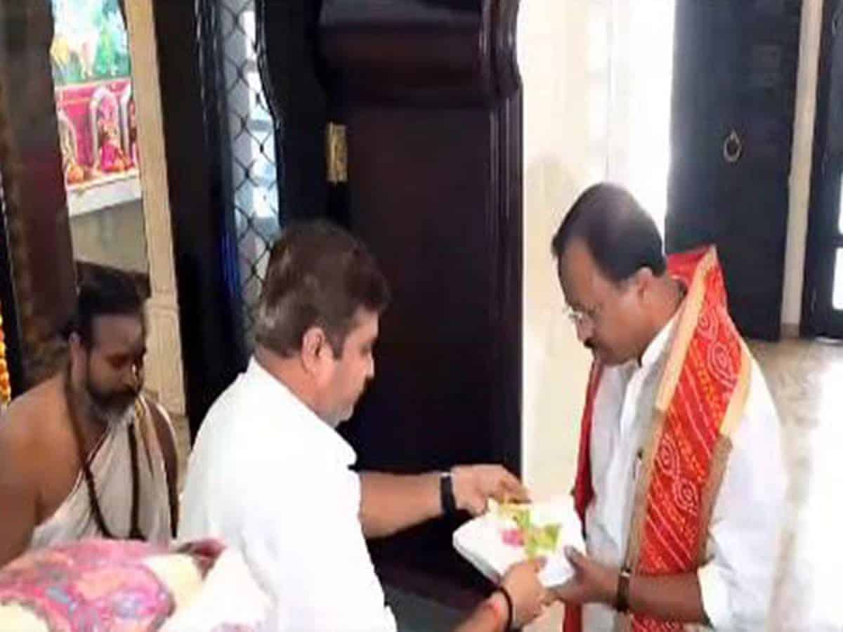 Watch: MoS V Muraleedharan visits historic Shiva temple in Oman
