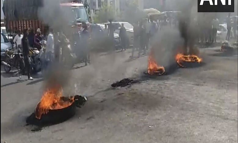 Pro-Maratha quota protesters burn tyres on Mumbai-Bengaluru Highway, traffic affected