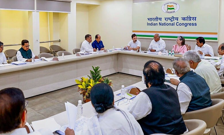 Rahul Gandhi arrives to attend CEC meeting for Telangana polls