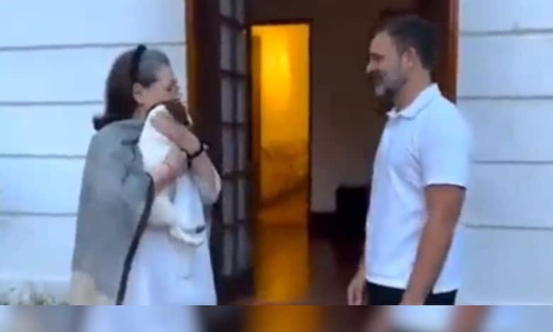 Rahul surprises mother Sonia Gandhi with puppy