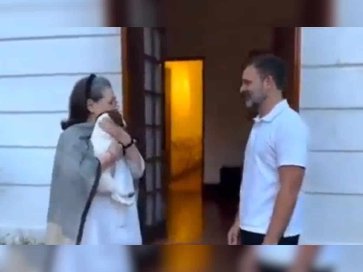 Rahul surprises mother Sonia Gandhi with puppy