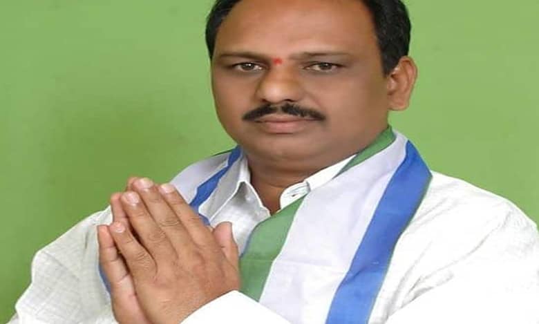 Youth hurls detonator on Andhra MLA’s convoy