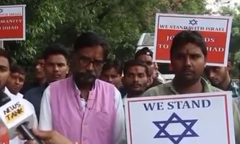Right-wing activists stage pro-Israel demo, urge govt to allow them to fight Palestinians