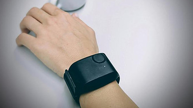 This wearable bracelet can track bipolar mood swings