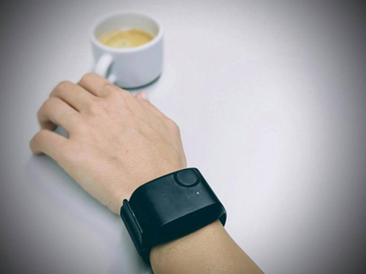 This wearable bracelet can track bipolar mood swings