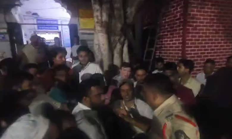 Hyderabad: Drunk constable attacks youngster, AIMIM protests