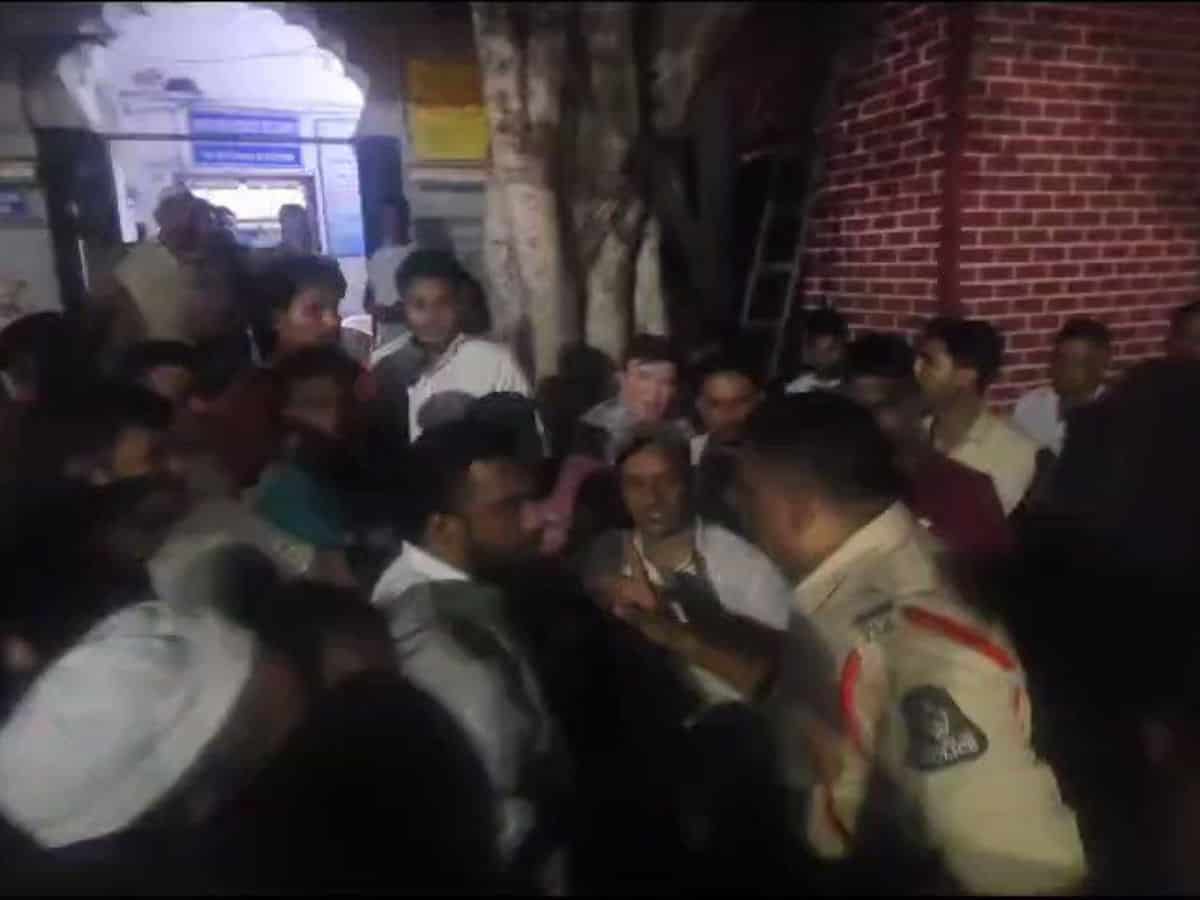 Hyderabad: Drunk constable attacks youngster, AIMIM protests