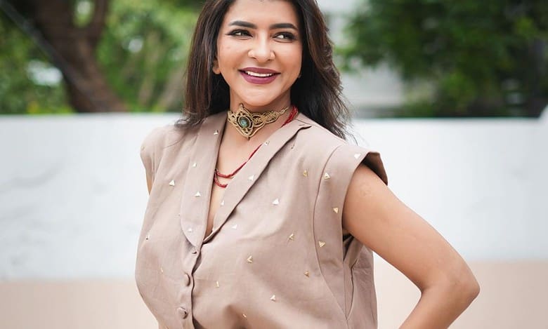 Manchu Lakshmi leaves Hyderabad, shifts to…