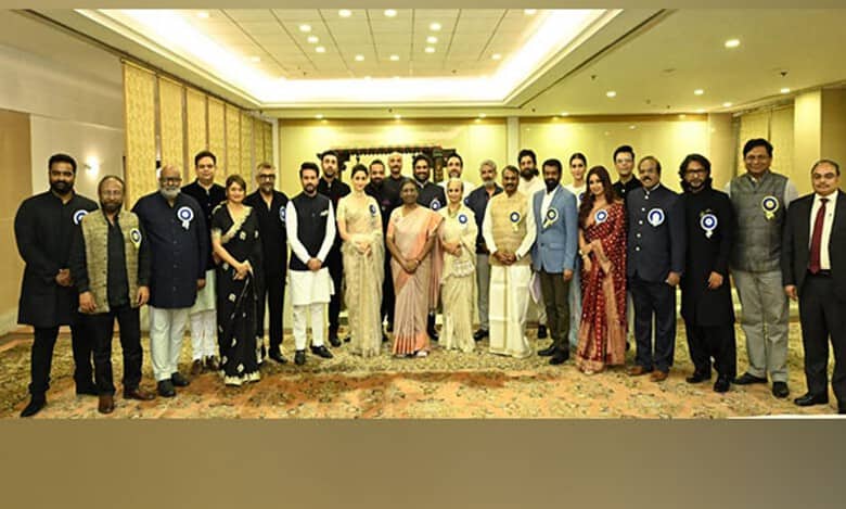 National Film Awards: Winners Alia, Kriti, Allu Arjun pose with President Droupadi Murmu