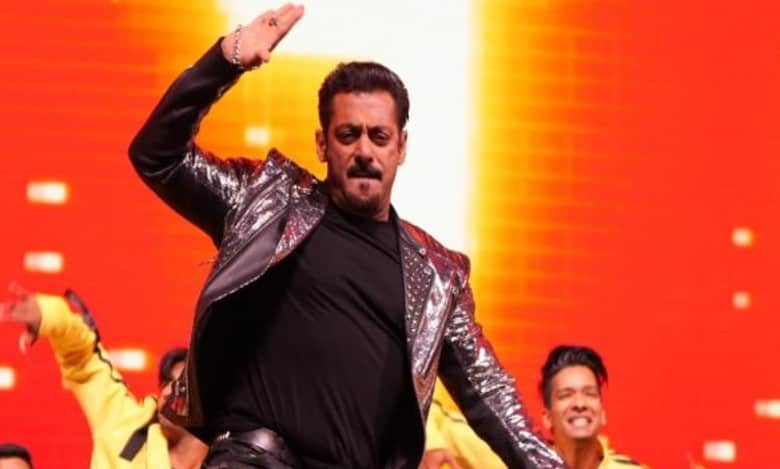 Salman Khan performs at event in Delhi, know how much he charged