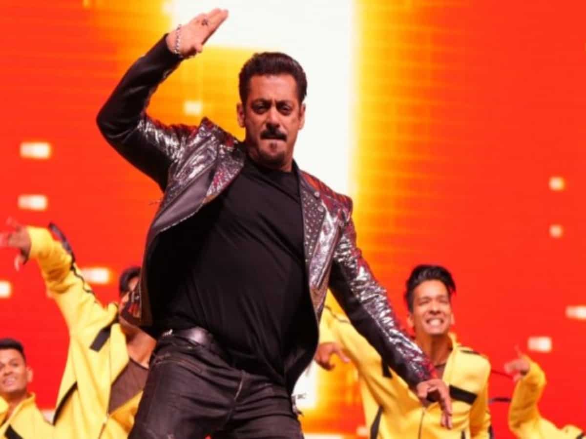 Salman Khan performs at event in Delhi, know how much he charged
