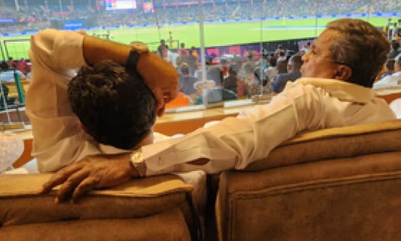 _watching a match between Australia and Pakistan at the Chinnaswamy Cricket Stadium