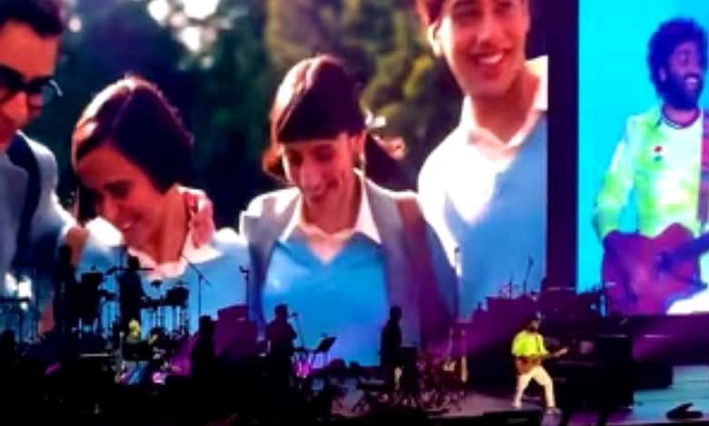 Watch: Arijit sings unreleased song 'In Raahon Mein' at Abu Dhabi concert