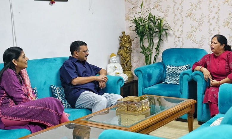 Arvind Kejriwal meet families of Sanjay Singh and Manish Sisodia