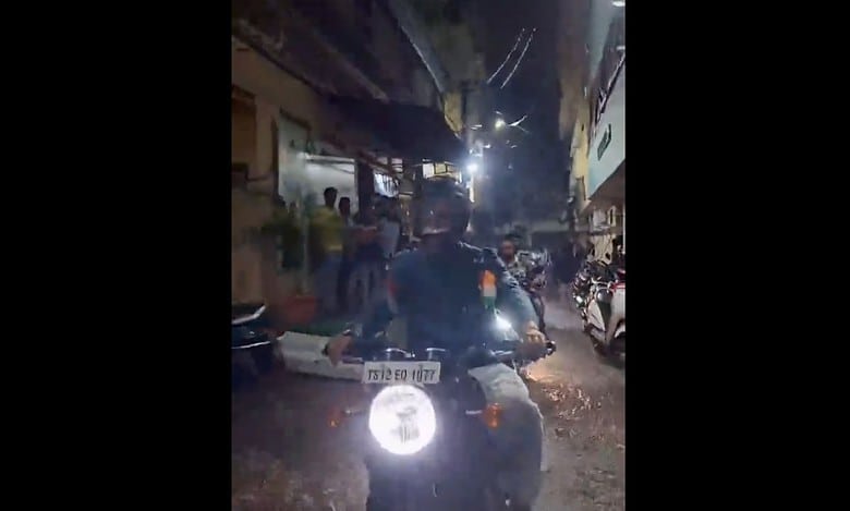 Asaduddin Owaisi campaigns amid rainfall in Hyderabad