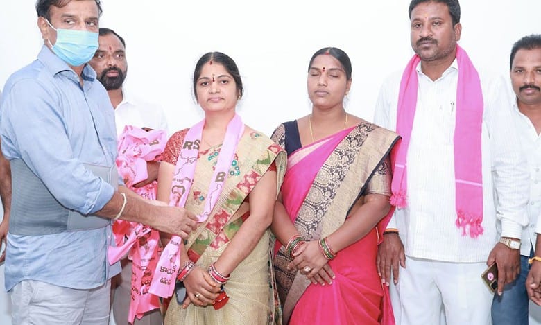 BJP Leaders Join BRS in Dubbak