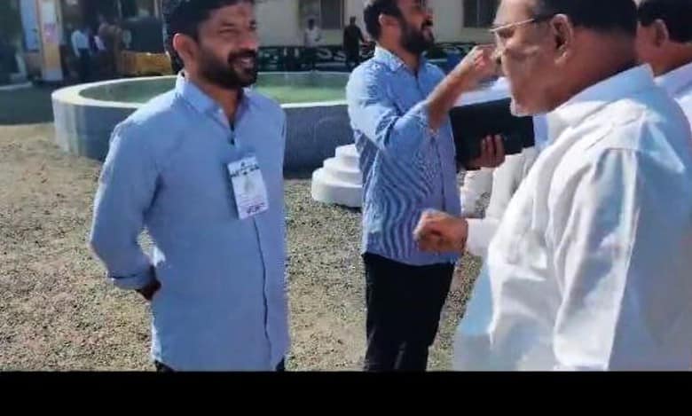 BRS workers stall Kondal Reddy in Kamareddy; alleged unauthorised visit