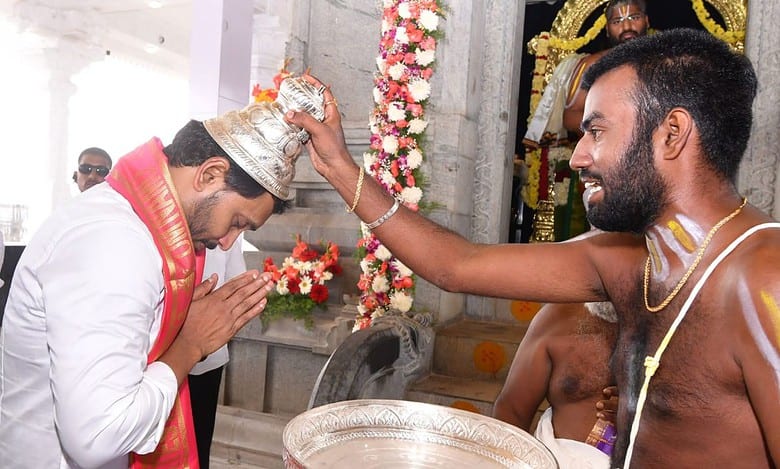 _CM Jagan inaugurated the temple of Lord Krishna in Pulivendula.