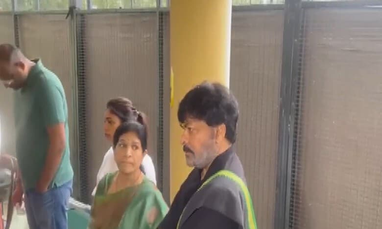 Telangana Assembly Polls : Chiranjeevi and family cast their votes in Hyderabad