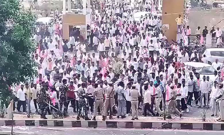 Telangana polls: Several injured in Congress, BRS clash at Ibrahimpatnam