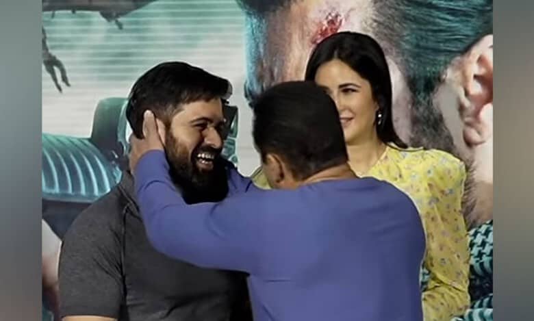 Salman Khan's 'kissing scene' with Emraan Hashmi at 'Tiger 3' success event, video goes viral