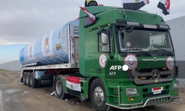 Fuel truck form Egypt enter gaza