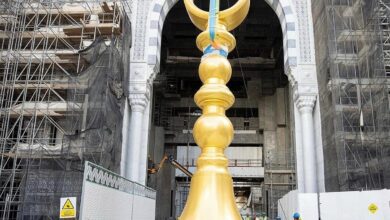 Saudi Arabia: Last golden crescent of Grand Mosque installed