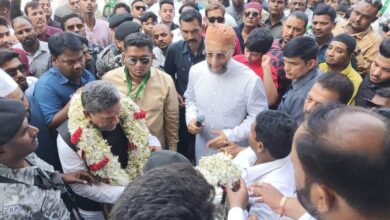 Hyderabad: Asaduddin Owaisi, Kausar Mohiuddin in Karwan for poll campaign