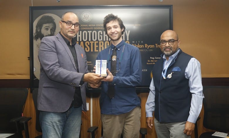 Mr. Rizwan Ahamd presenting a memento to Mr. Nolar Ryan Trowe. Dr. Salil Kadiralso seen.