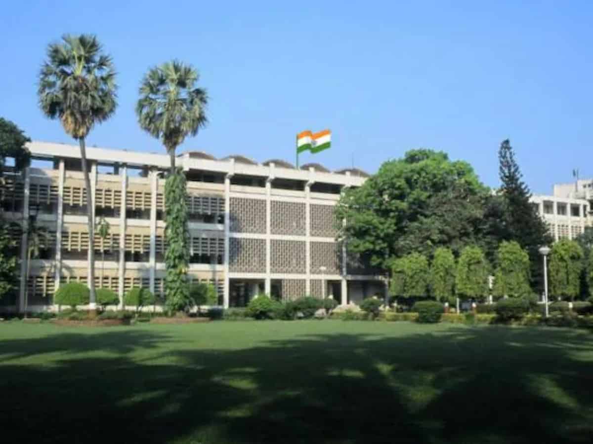 Indian Institute of Technology (IIT) Bombay (1)